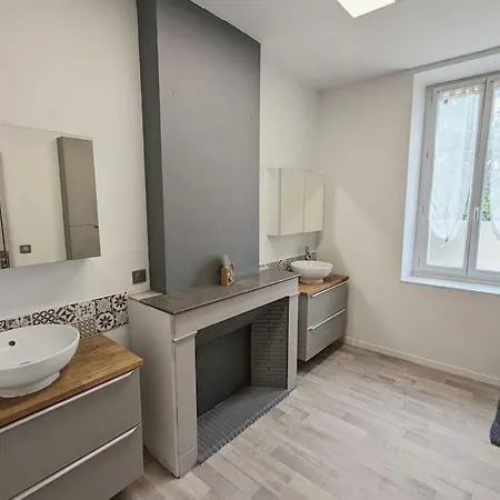A 5mn De La Reserve Africaine, Charmante Maison De Village Avec Patio Hébergement de vacances *
