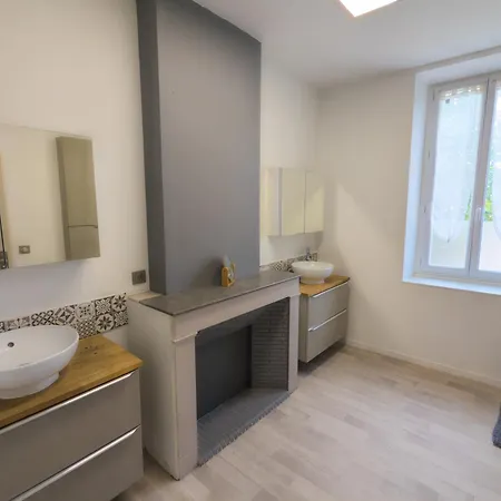 A 5mn De La Reserve Africaine, Charmante Maison De Village Avec Patio Tatil Evi Sigean