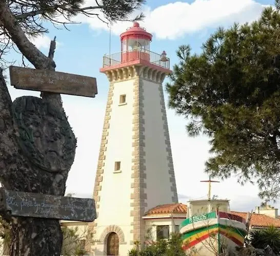 펜션 A 5mn De La Reserve Africaine, Charmante Maison De Village Avec Patio 씨쟝