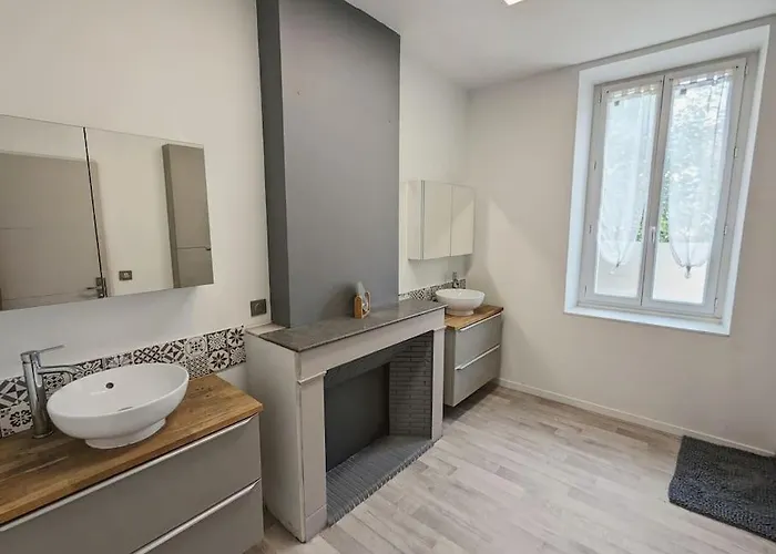 A 5mn De La Reserve Africaine, Charmante Maison De Village Avec Patio 펜션 *