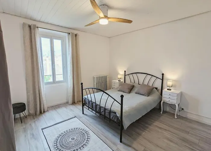 A 5mn De La Reserve Africaine, Charmante Maison De Village Avec Patio * 씨쟝