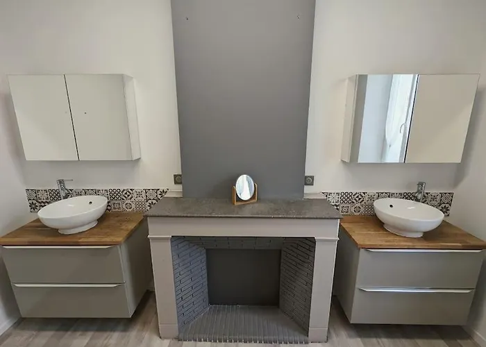 펜션 A 5mn De La Reserve Africaine, Charmante Maison De Village Avec Patio 씨쟝