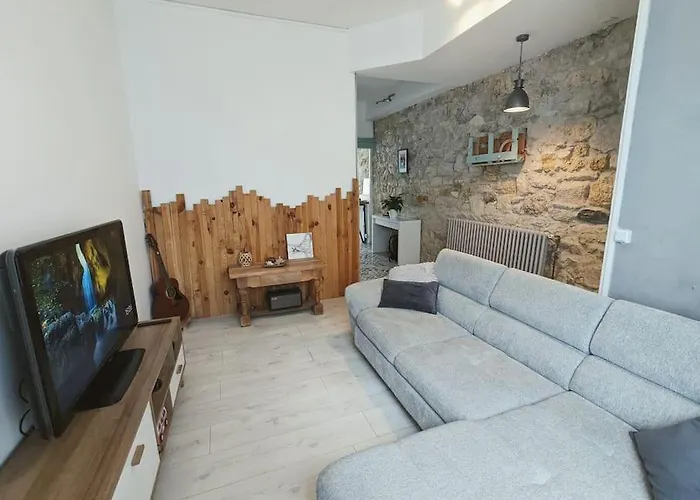 A 5mn De La Reserve Africaine, Charmante Maison De Village Avec Patio * 씨쟝