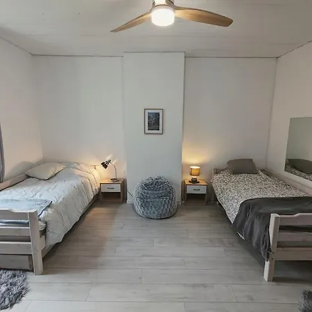 A 5mn De La Reserve Africaine, Charmante Maison De Village Avec Patio Hébergement de vacances *