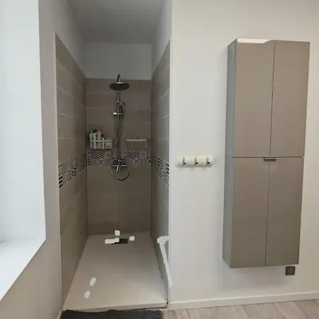 A 5mn De La Reserve Africaine, Charmante Maison De Village Avec Patio סיג'אן