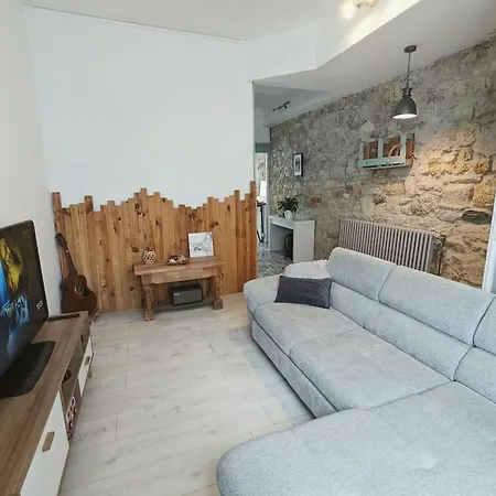 A 5mn De La Reserve Africaine, Charmante Maison De Village Avec Patio * סיג'אן