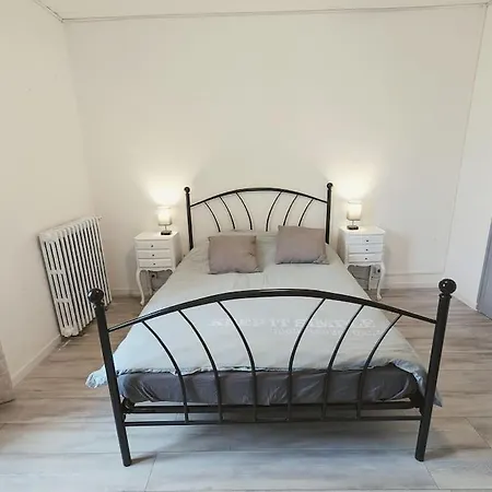 A 5mn De La Reserve Africaine, Charmante Maison De Village Avec Patio