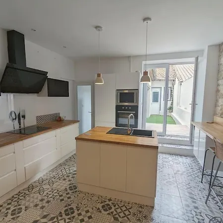 Hébergement de vacances A 5mn De La Reserve Africaine, Charmante Maison De Village Avec Patio Sigean