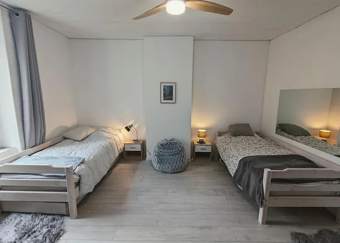 A 5mn De La Reserve Africaine, Charmante Maison De Village Avec Patio Nyaraló *