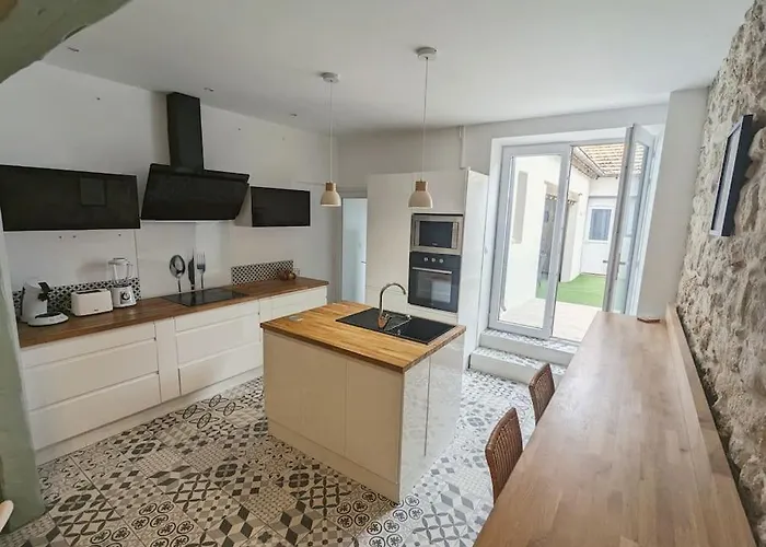 بيت للعطل A 5mn De La Reserve Africaine, Charmante Maison De Village Avec Patio *
