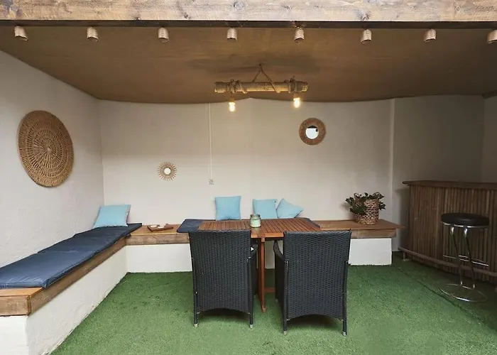 A 5mn De La Reserve Africaine, Charmante Maison De Village Avec Patio Nyaraló *